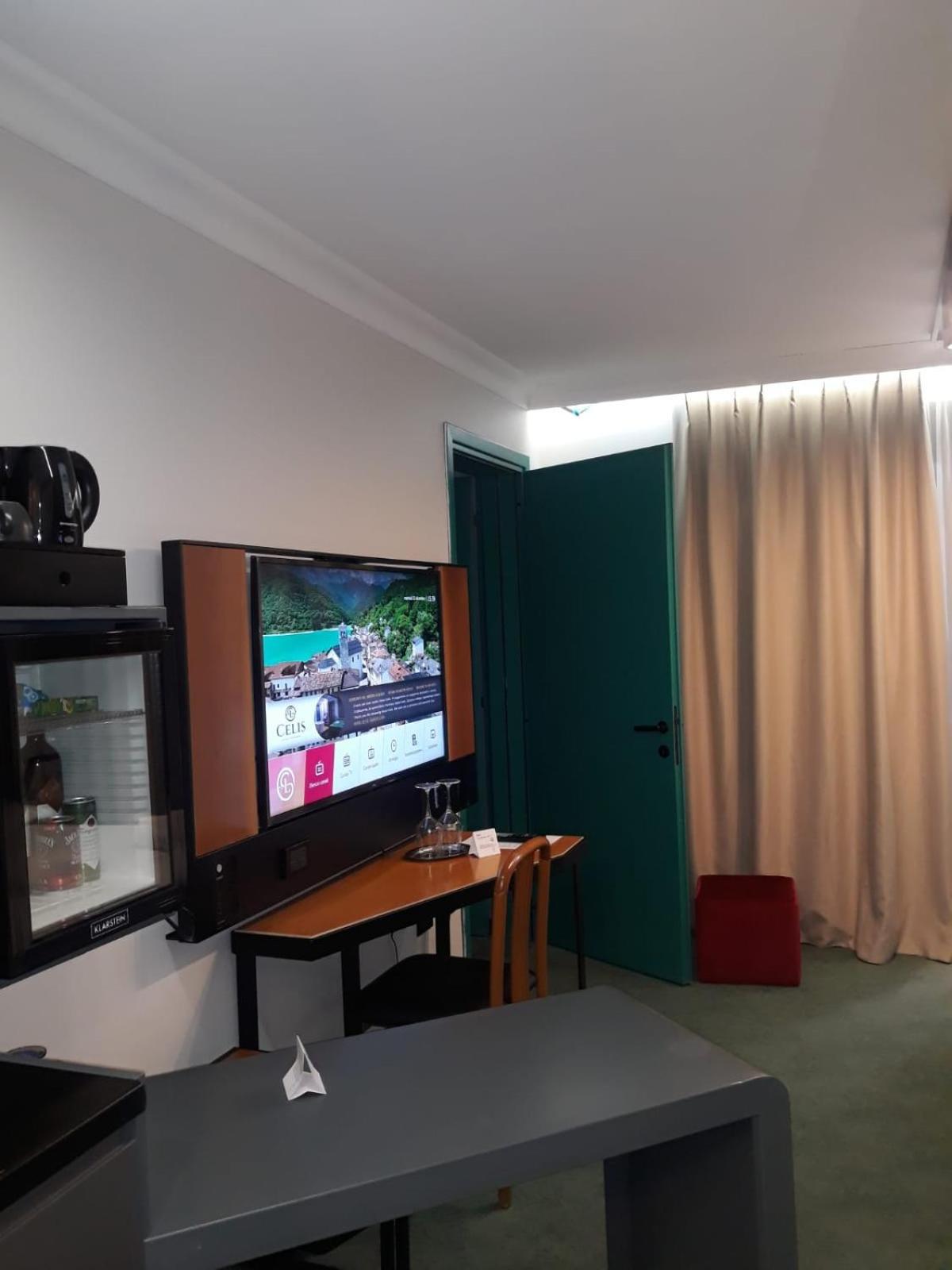 בארצ'יס Hotel Celis מראה חיצוני תמונה