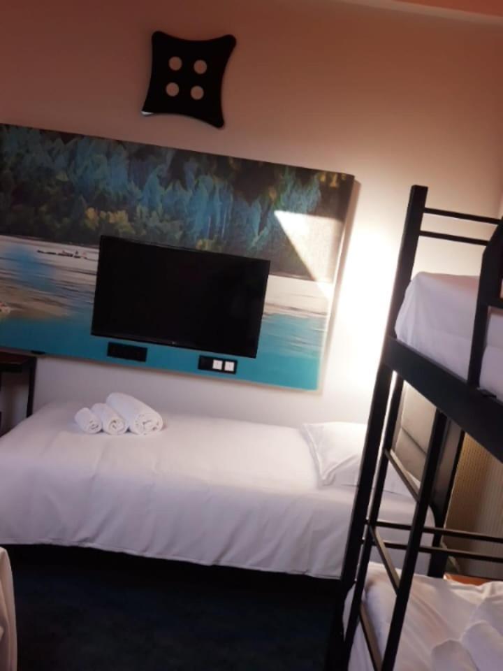 בארצ'יס Hotel Celis מראה חיצוני תמונה