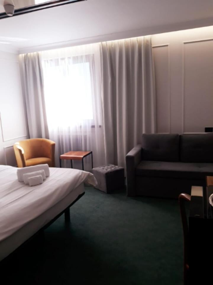 בארצ'יס Hotel Celis מראה חיצוני תמונה