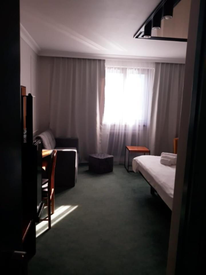 בארצ'יס Hotel Celis מראה חיצוני תמונה