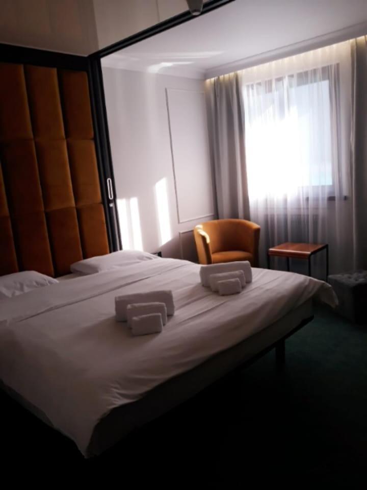 בארצ'יס Hotel Celis מראה חיצוני תמונה