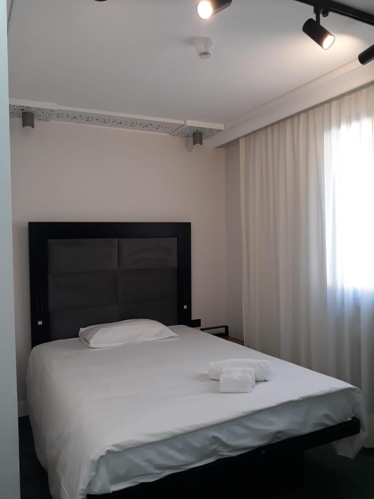 בארצ'יס Hotel Celis מראה חיצוני תמונה