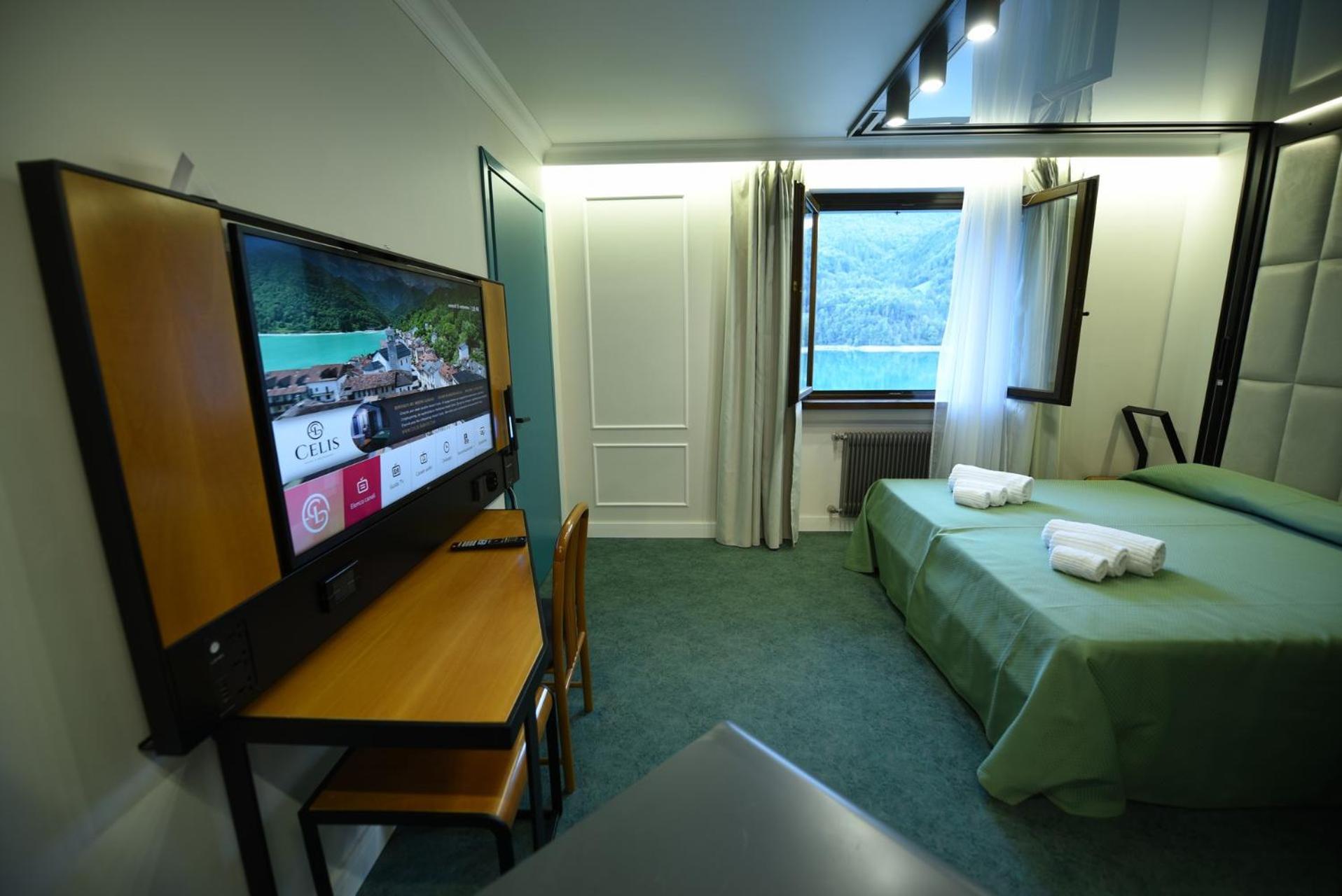 בארצ'יס Hotel Celis מראה חיצוני תמונה